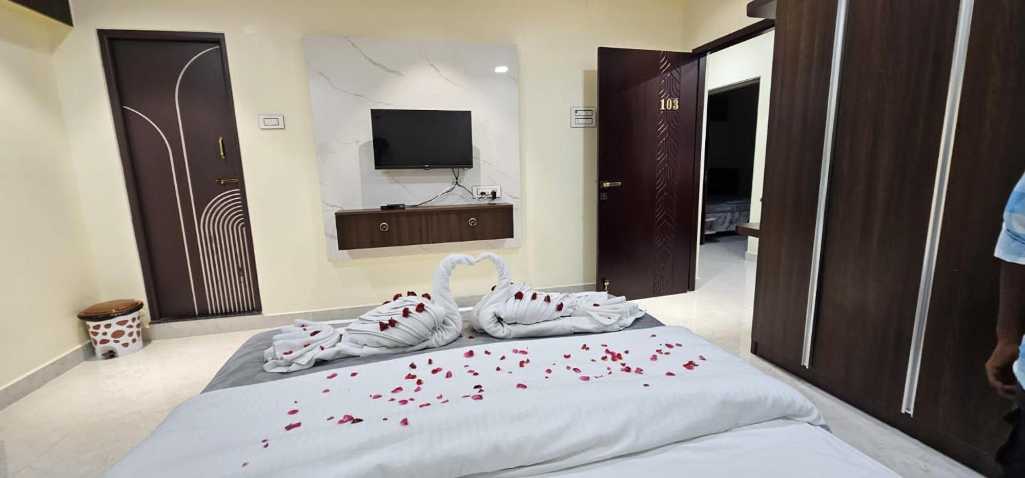 Jai Raja'S Tower Hotel Karaikkudi Ngoại thất bức ảnh