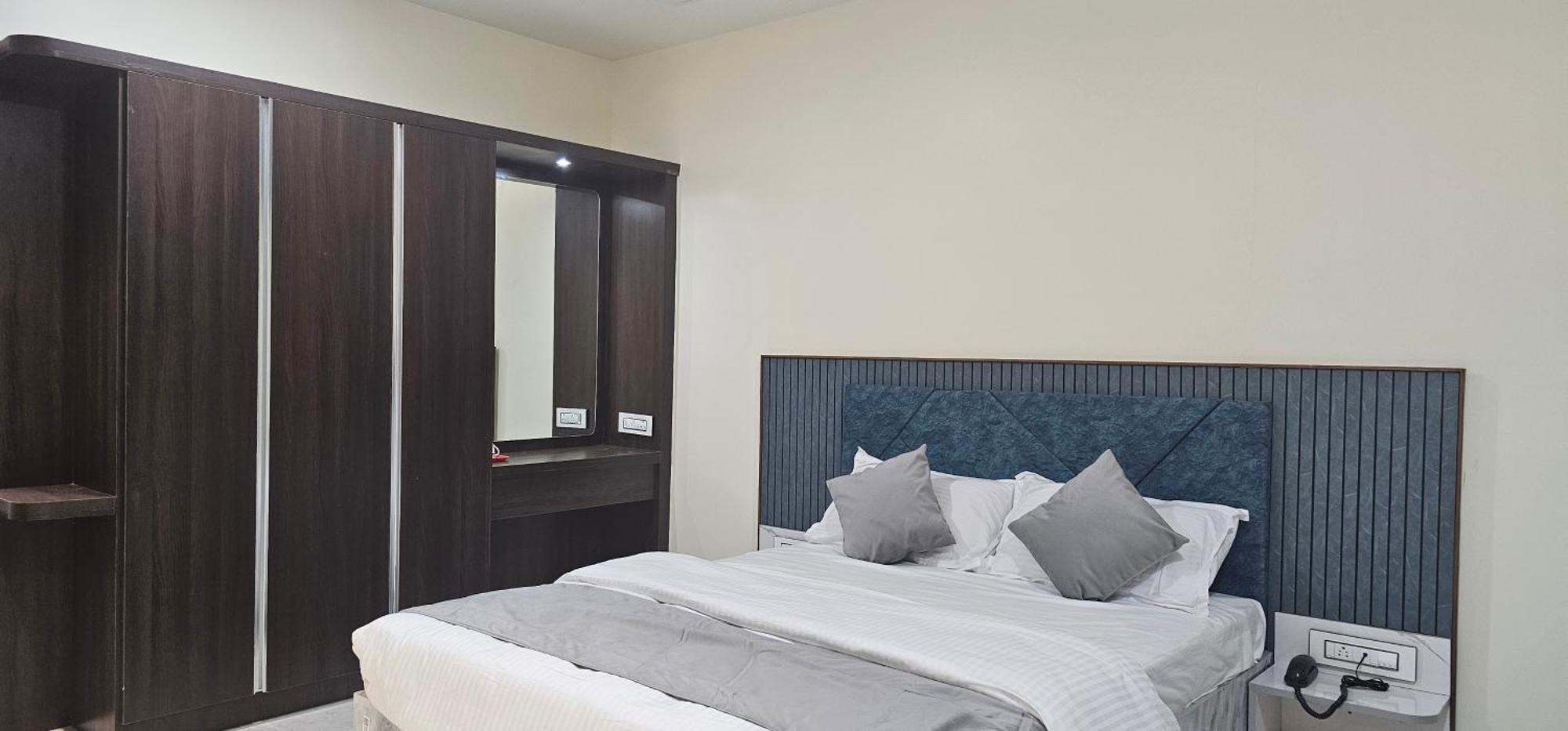 Jai Raja'S Tower Hotel Karaikkudi Ngoại thất bức ảnh