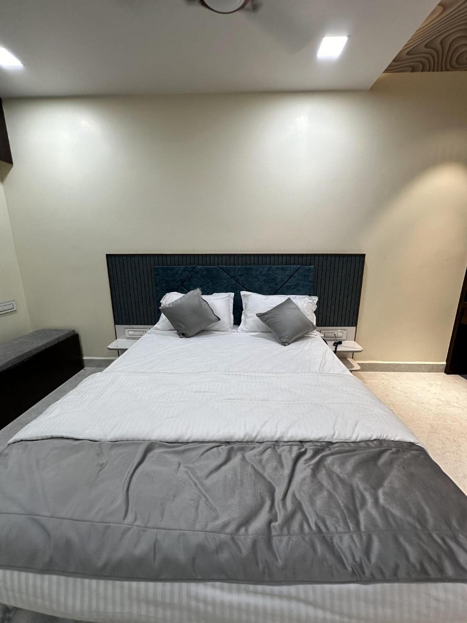 Jai Raja'S Tower Hotel Karaikkudi Ngoại thất bức ảnh