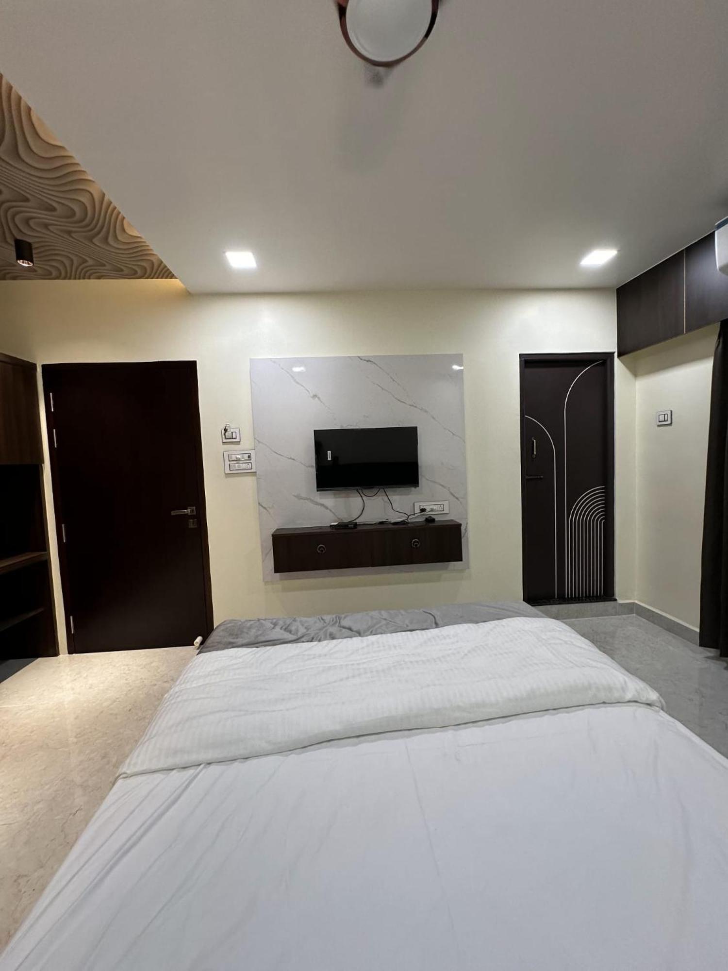Jai Raja'S Tower Hotel Karaikkudi Ngoại thất bức ảnh