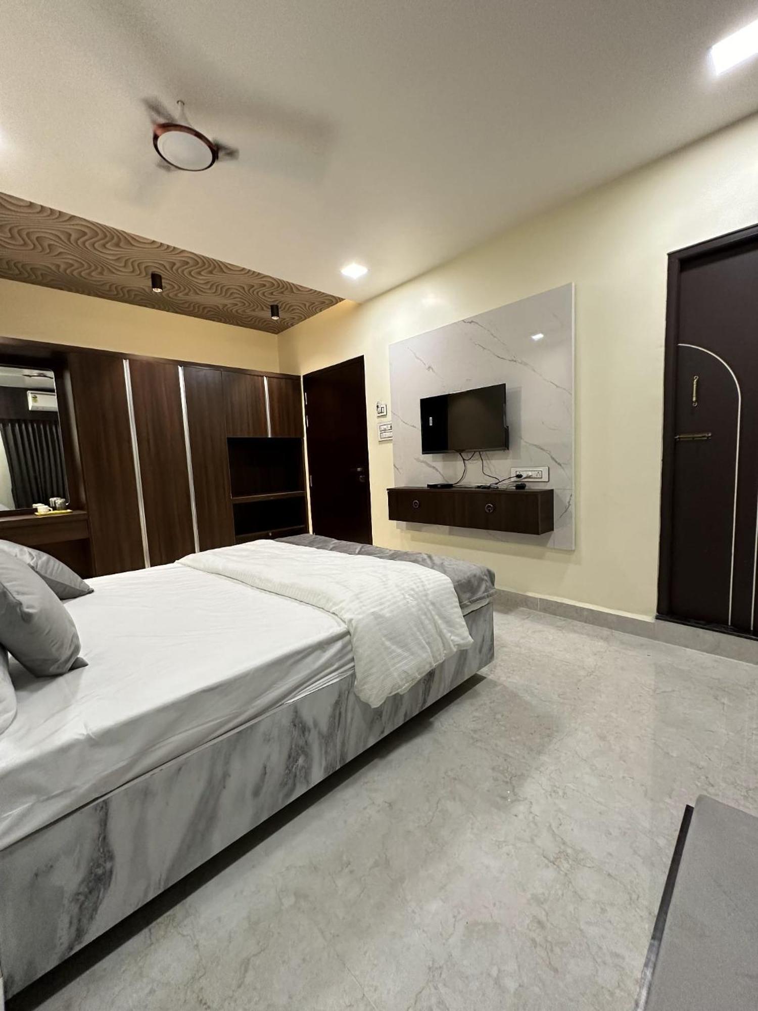 Jai Raja'S Tower Hotel Karaikkudi Ngoại thất bức ảnh