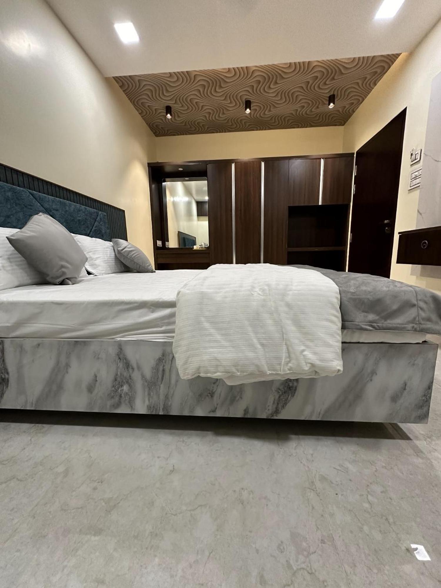 Jai Raja'S Tower Hotel Karaikkudi Ngoại thất bức ảnh